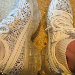 NWT Steve Madden White Multi Rhinestone Sneakers Sz 9